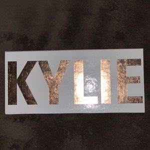 Kylie Jenner Royal Peach Palette